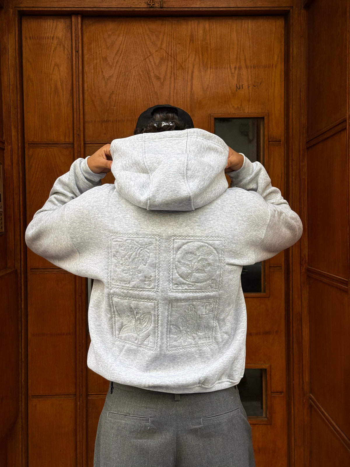 HOODIES BRODERIE GREY BL