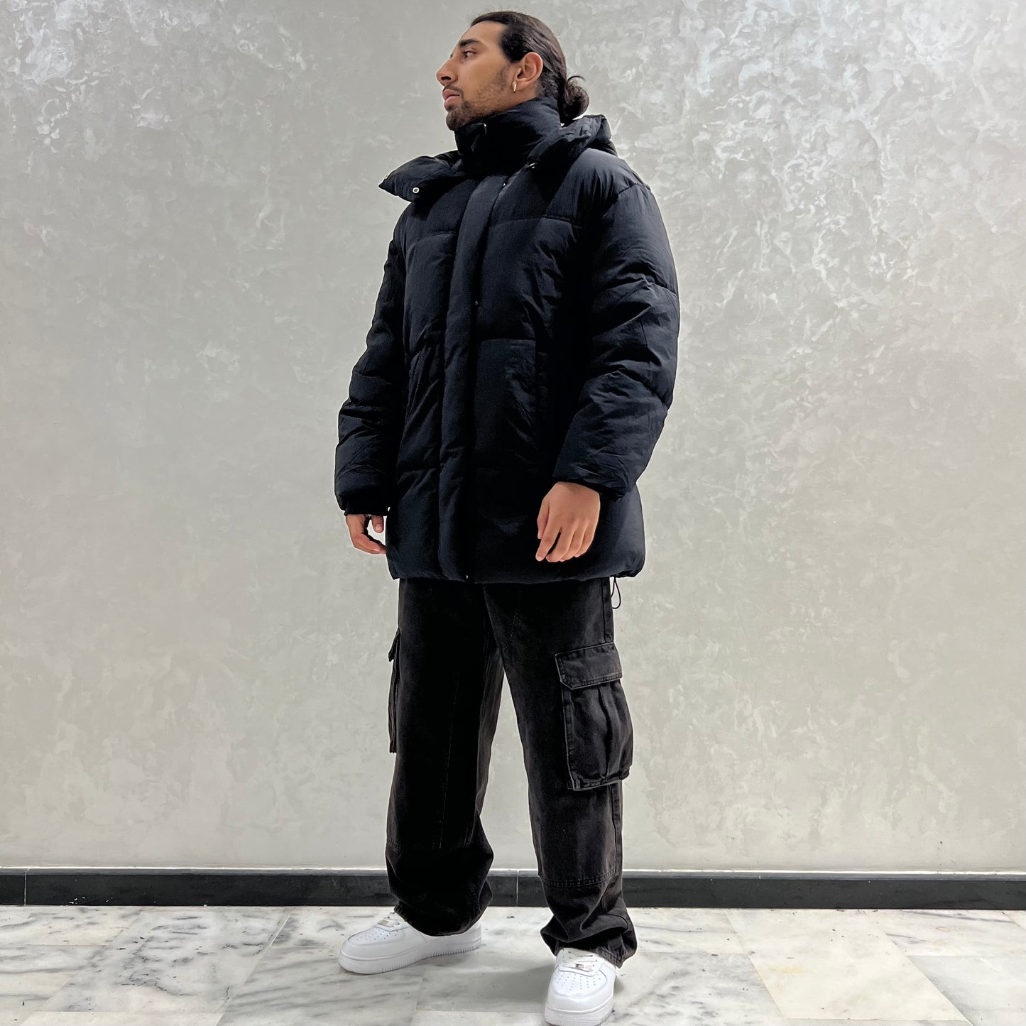 PUFFER NOIR AVEC CAPUCHE BERSHKA
