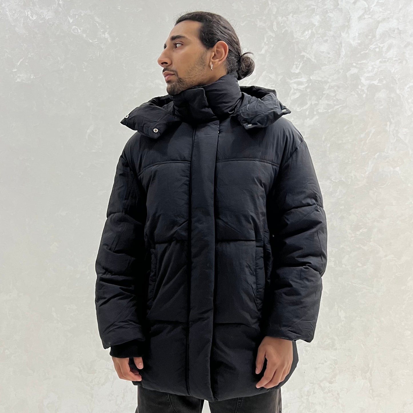 PUFFER NOIR AVEC CAPUCHE BERSHKA