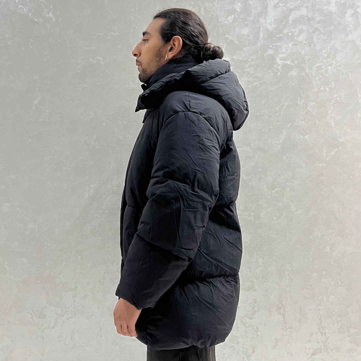 PUFFER NOIR AVEC CAPUCHE BERSHKA