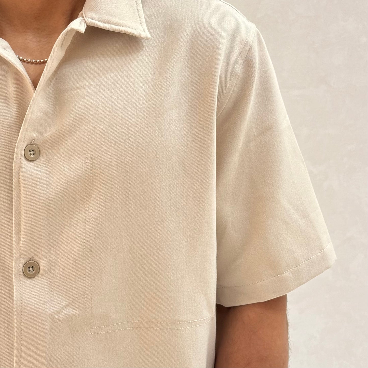 ENSEMBLE AVEC CHEMISE BEIGE