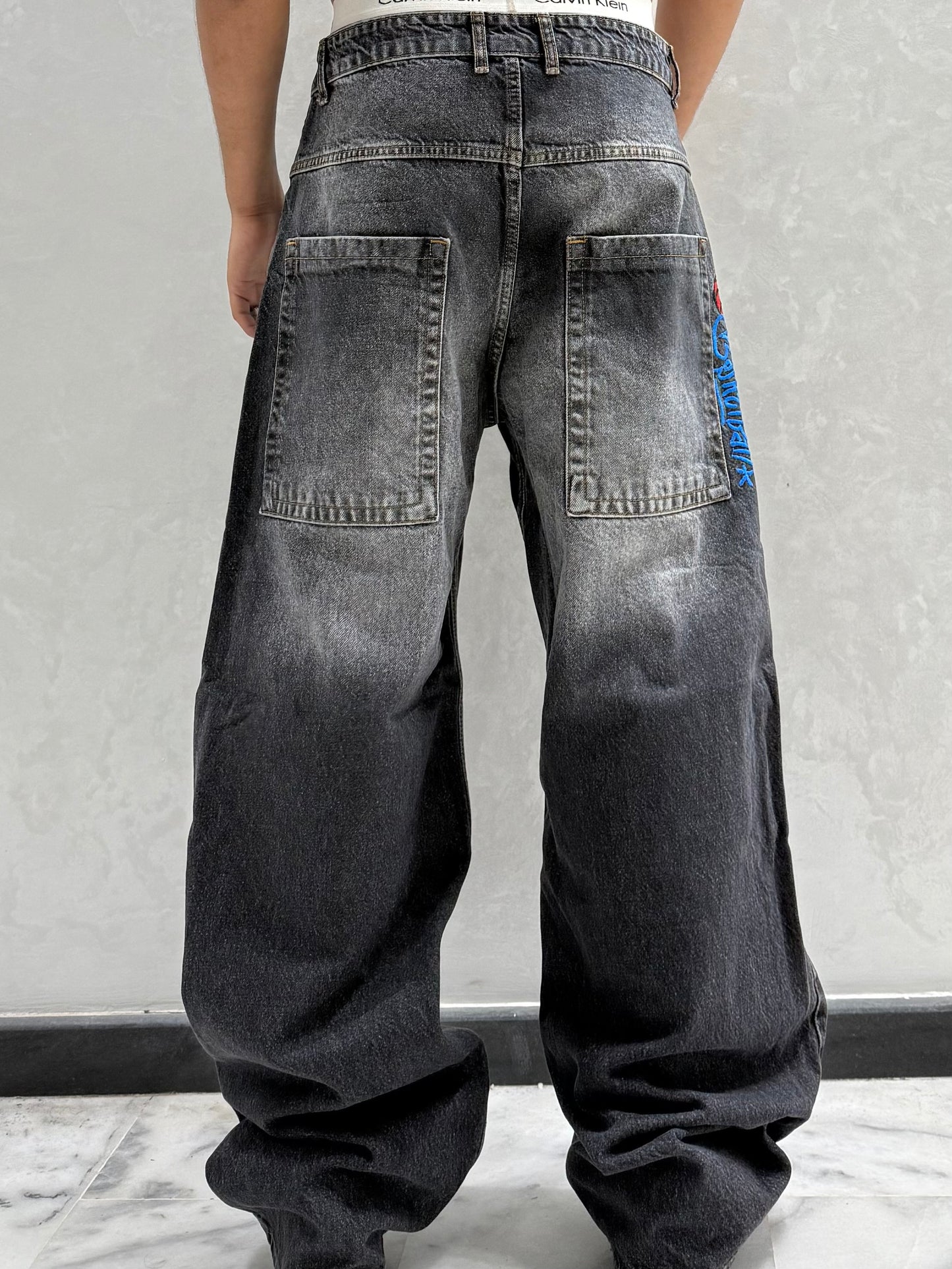 SUPPER BAGGY BASKETBALL GRIS NOIR LC