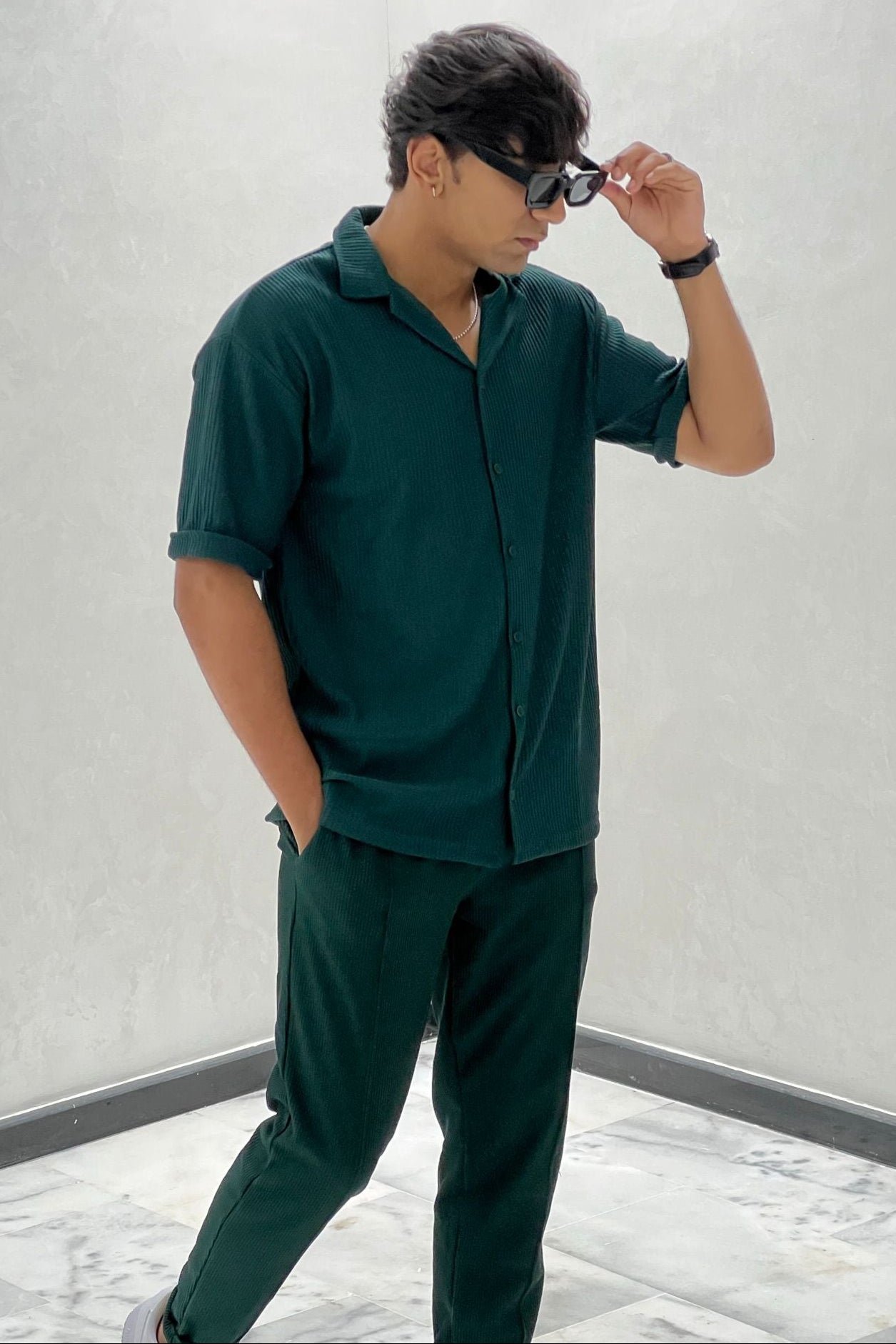 ENSEMBLE AVEC CHEMISE VERT