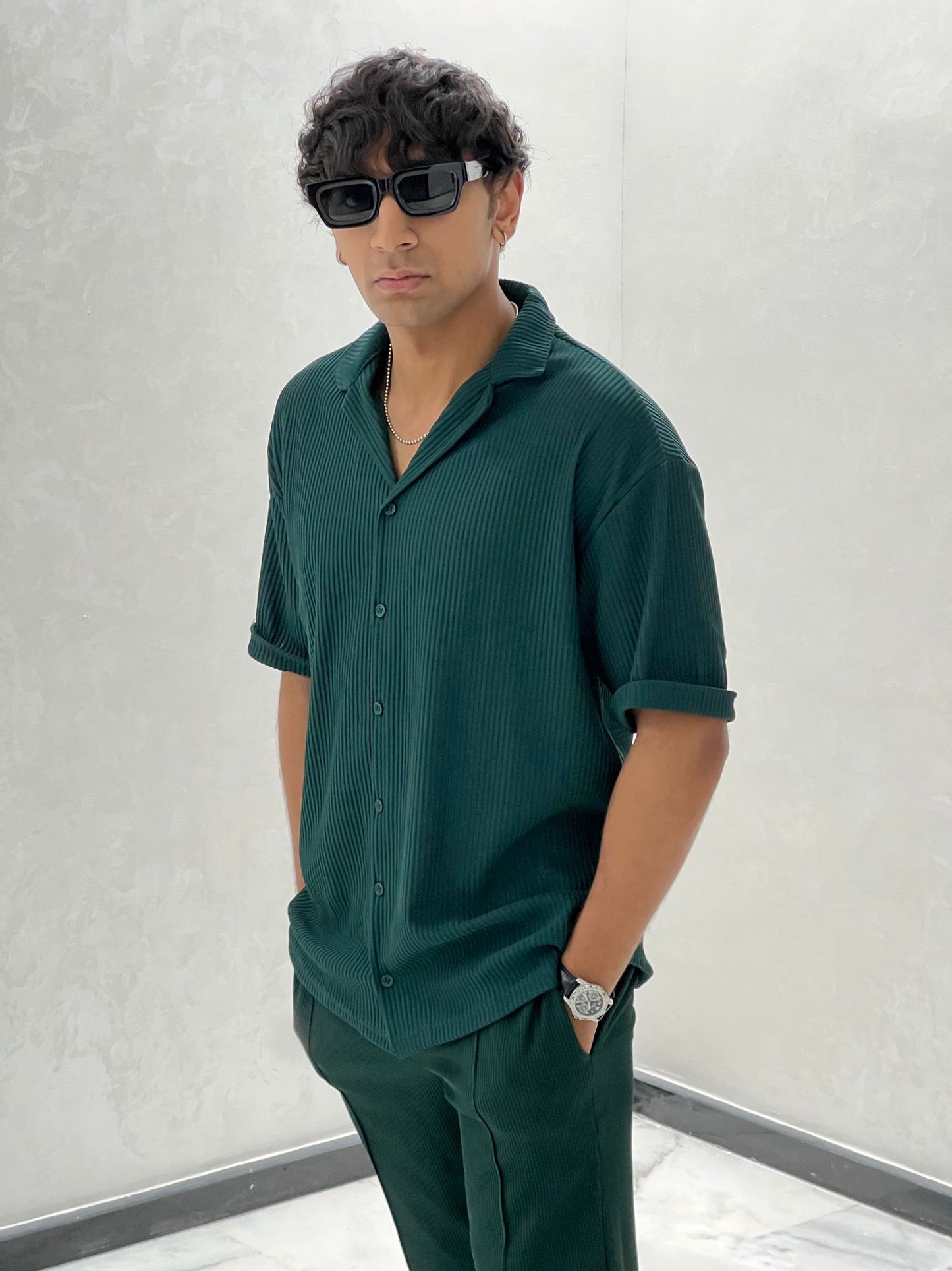 ENSEMBLE AVEC CHEMISE VERT