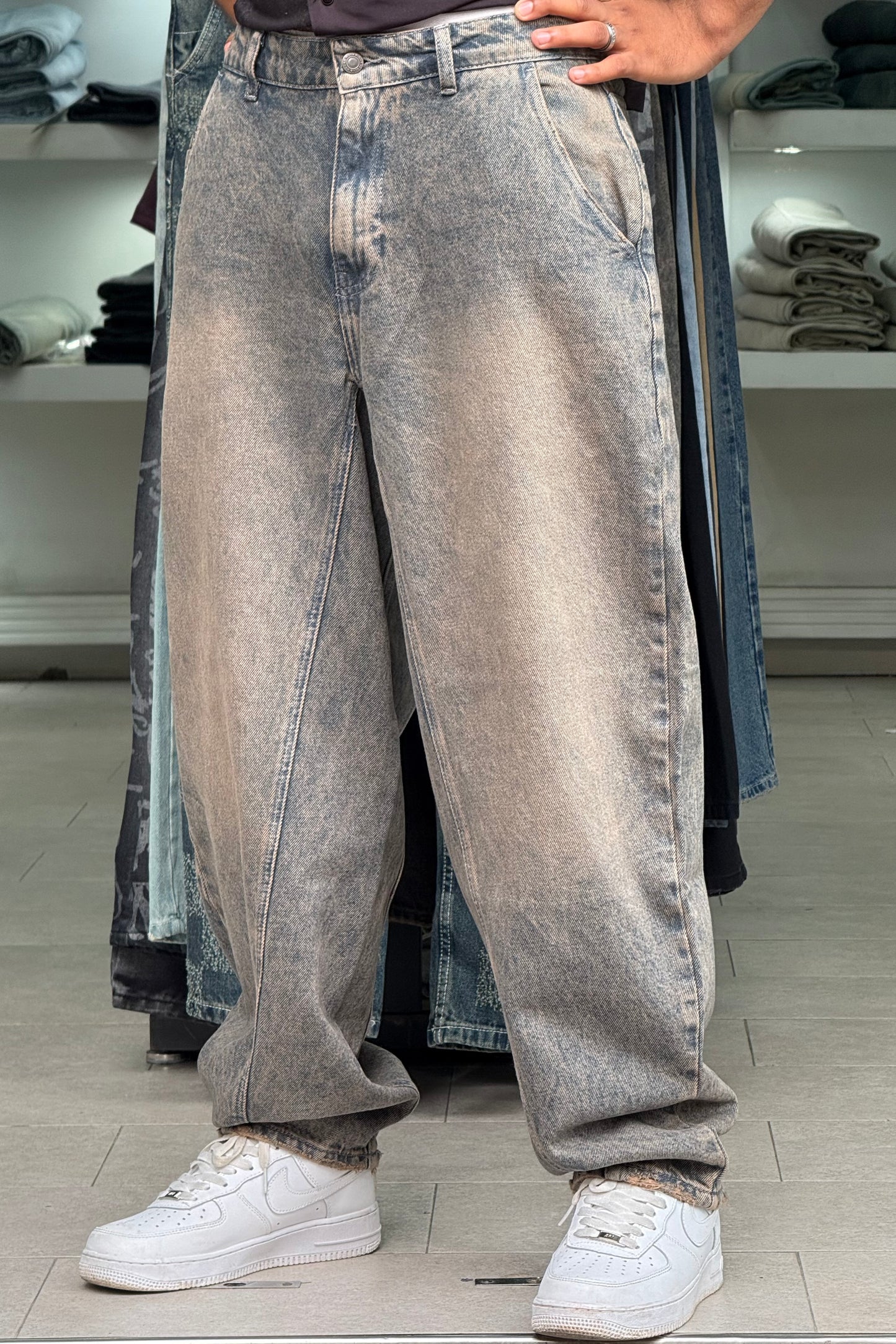 BALLOON FIT JEANS DIRTY MARRON
