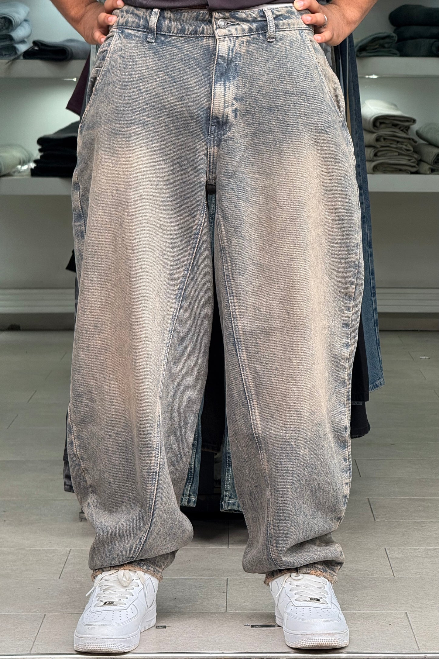 BALLOON FIT JEANS DIRTY MARRON