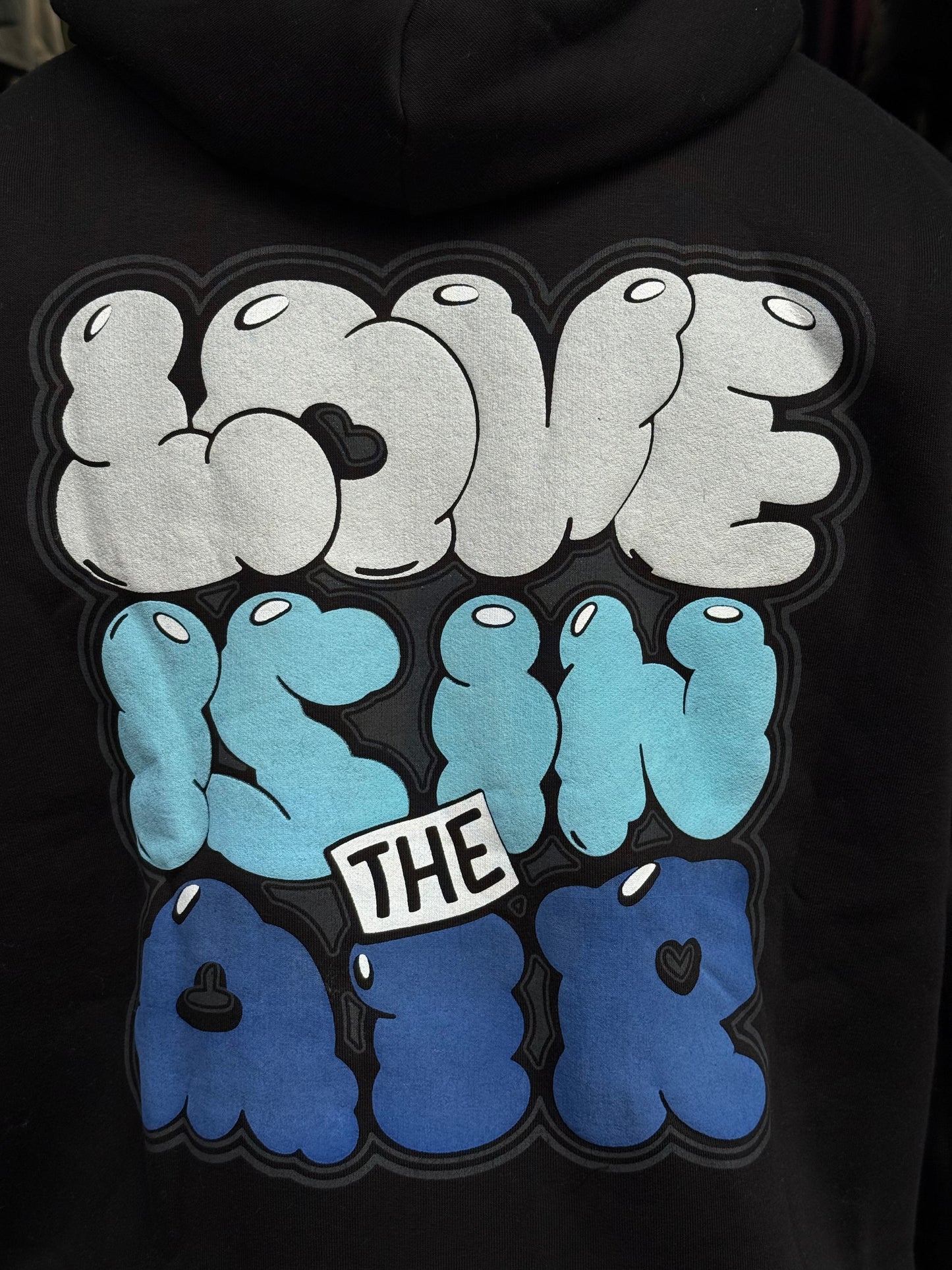 HOODIES LOVE IS IN THE AIR BLACK