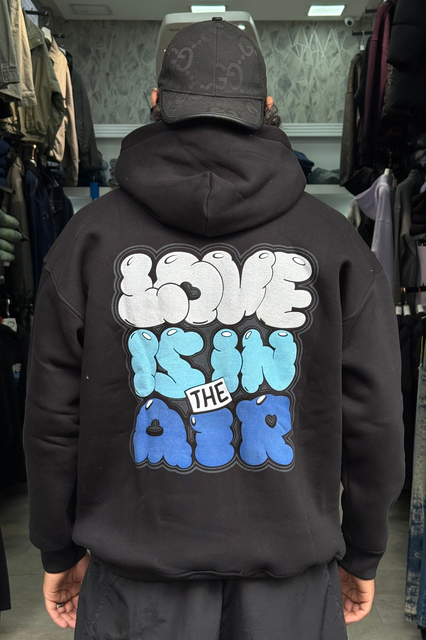 HOODIES LOVE IS IN THE AIR BLACK