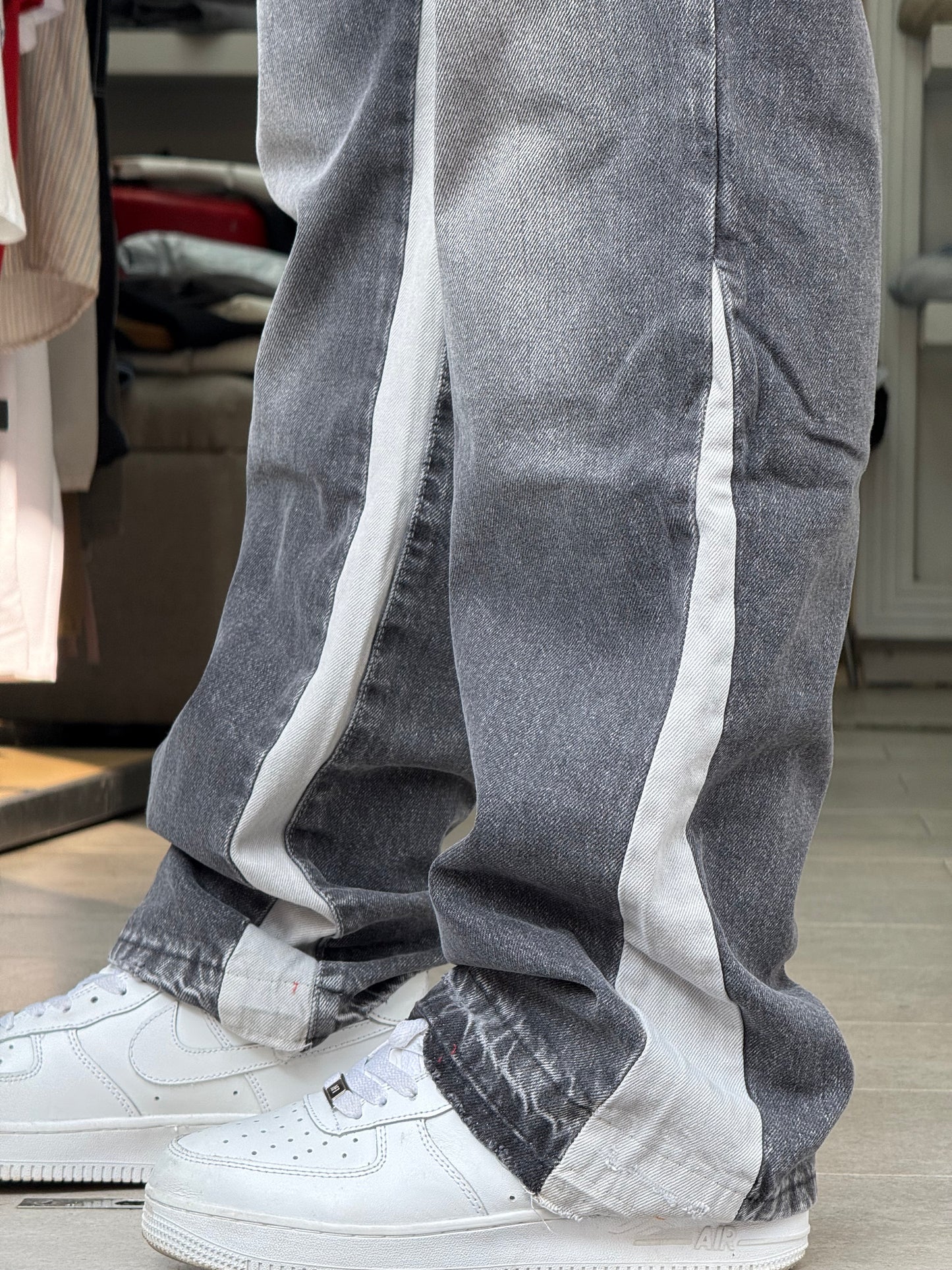 JEANS FLARE BANDE BLANC GRIS NOIR