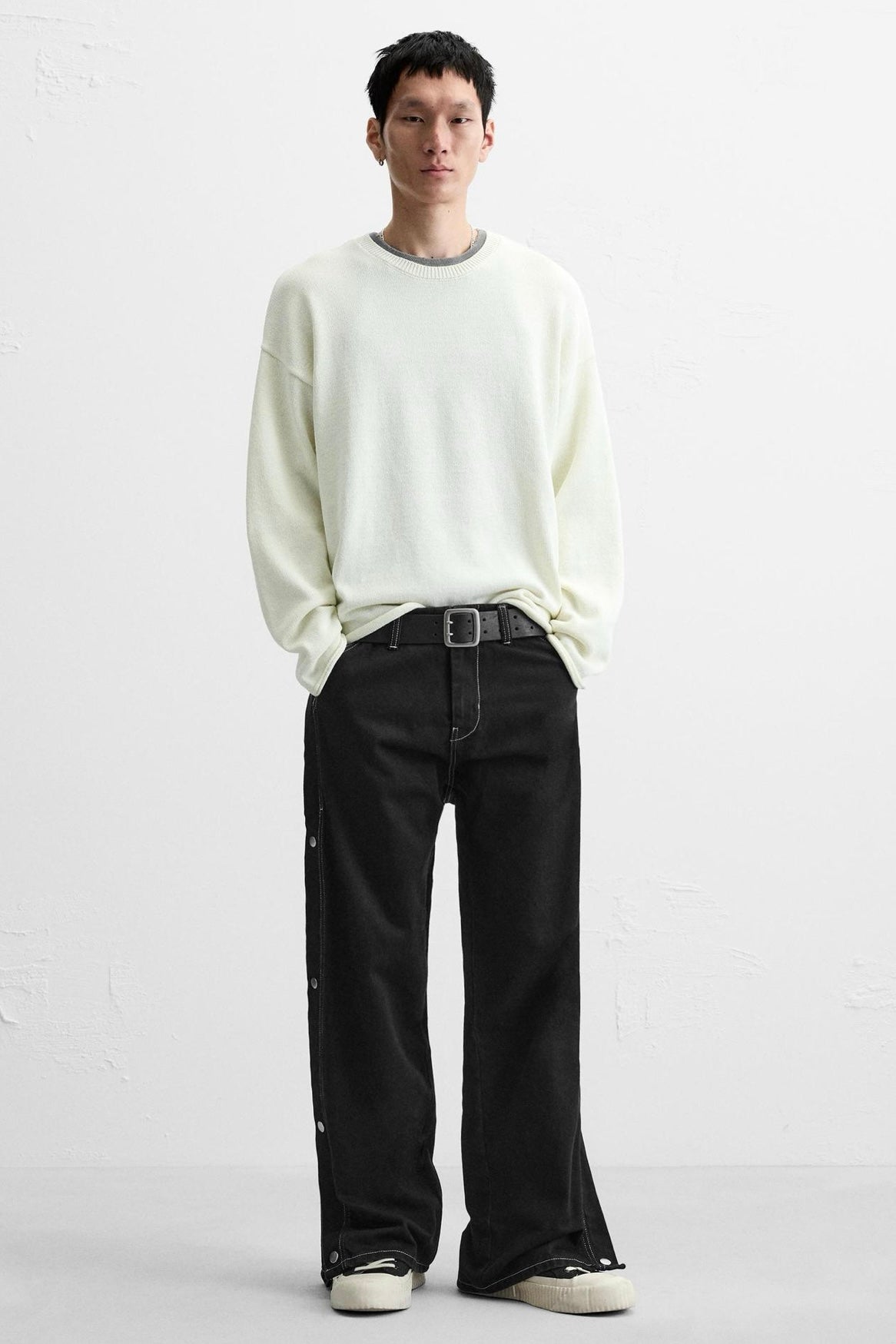 RELAXED FIT JEANS WITH BUTTONS