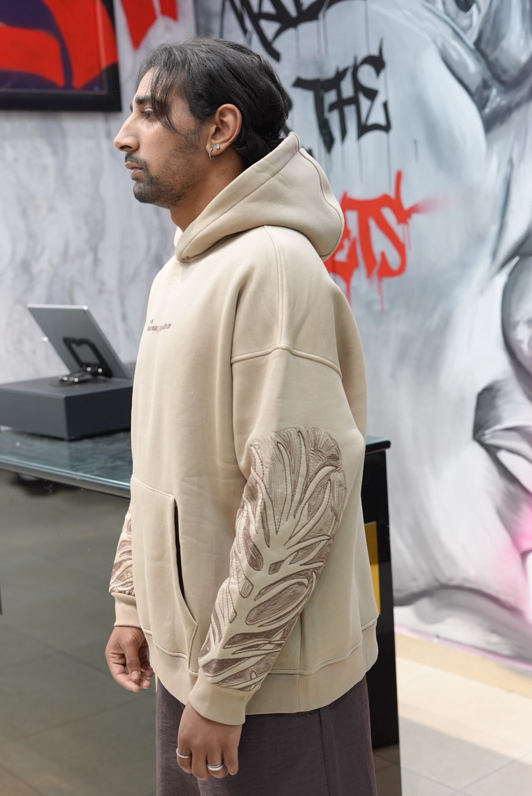 HOODIES I AM RESONSIBALE BEIGE swe25007