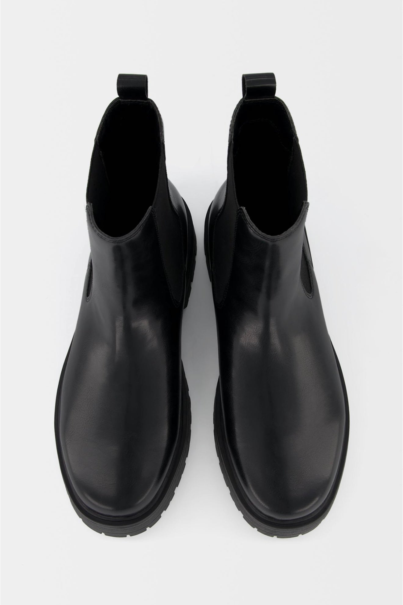 CHUNKY SOLE CHELSEA BOOTS