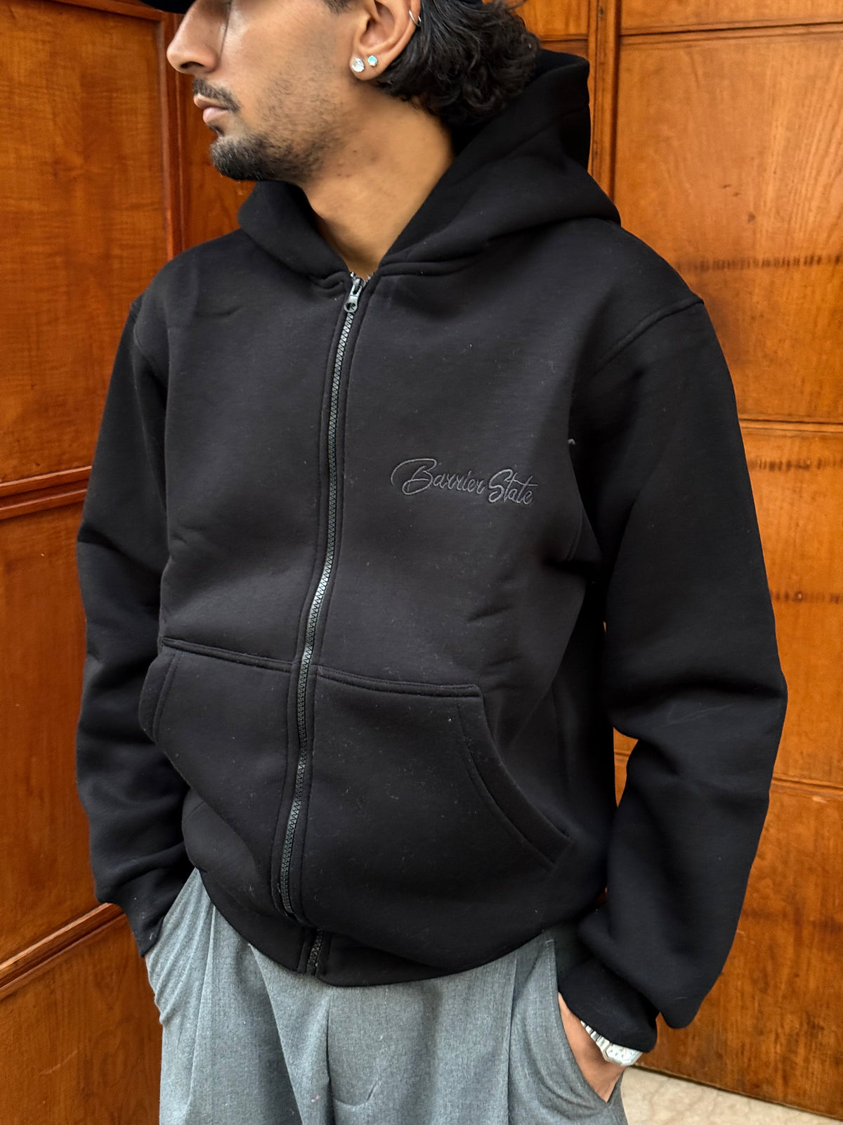 HOODIES ZIP BARRIER STATE BLACK BL
