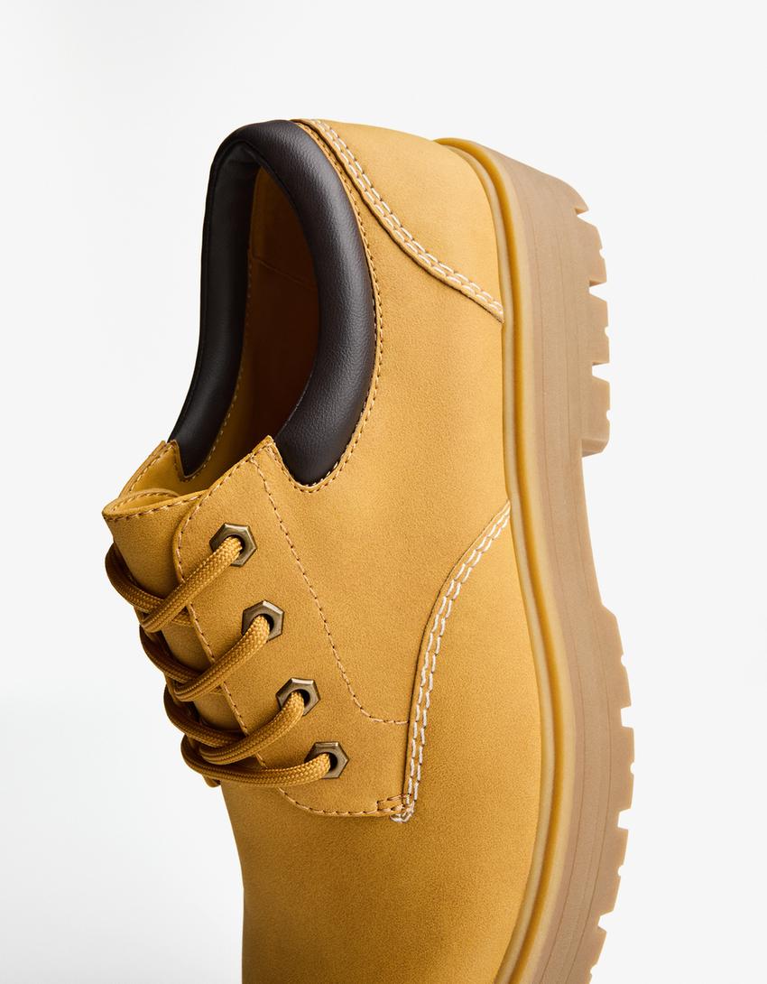 Shoes with quilted detail BERSHKA