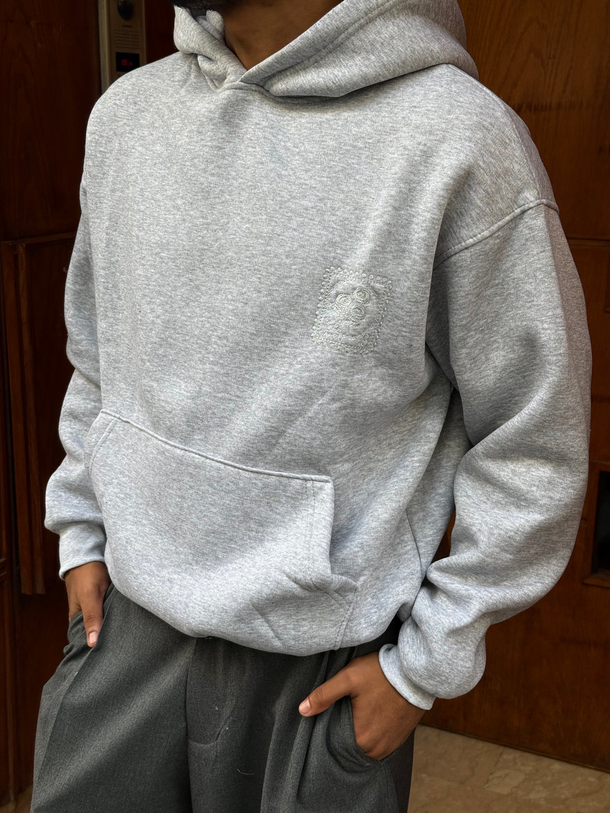 HOODIES BRODERIE GREY BL