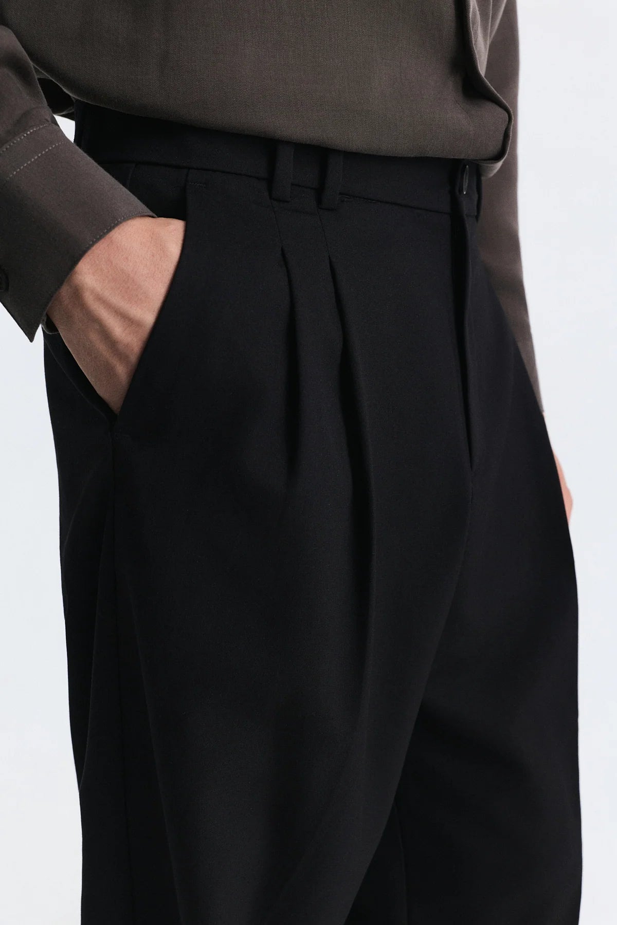 COSTUME CROP BLACK ANT