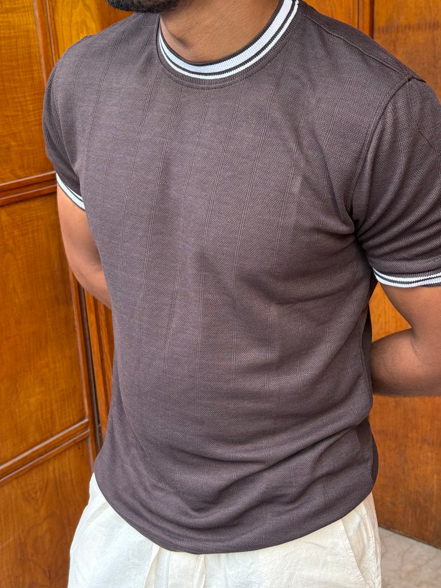 T-SHIRT SLIM FIT BROWN NGR 023