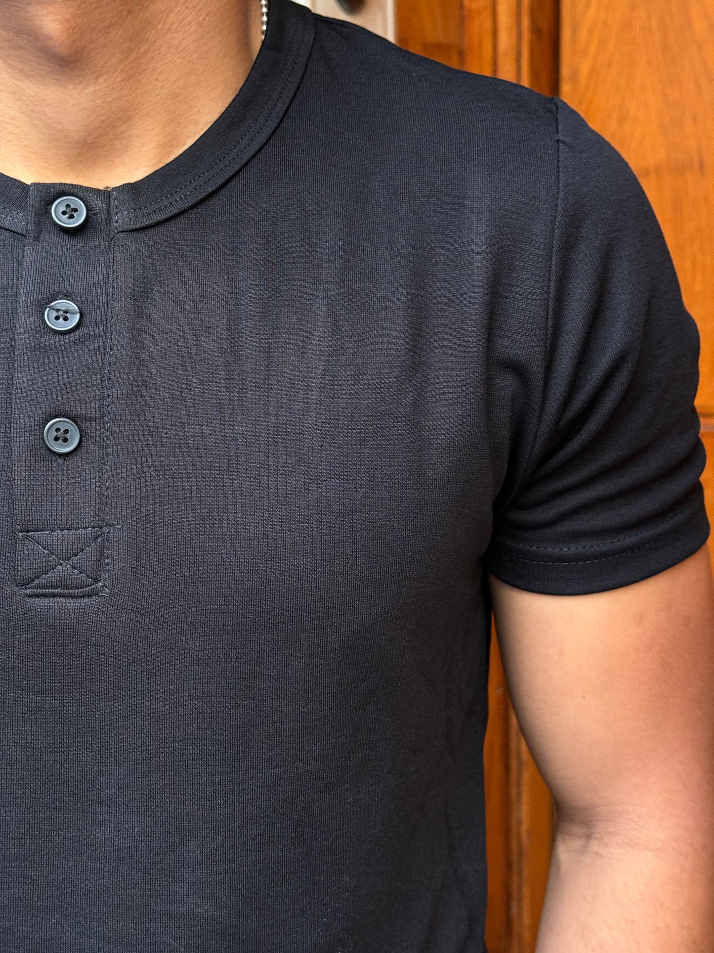 T-SHIRT SLIM FIT BLACK NGR 099