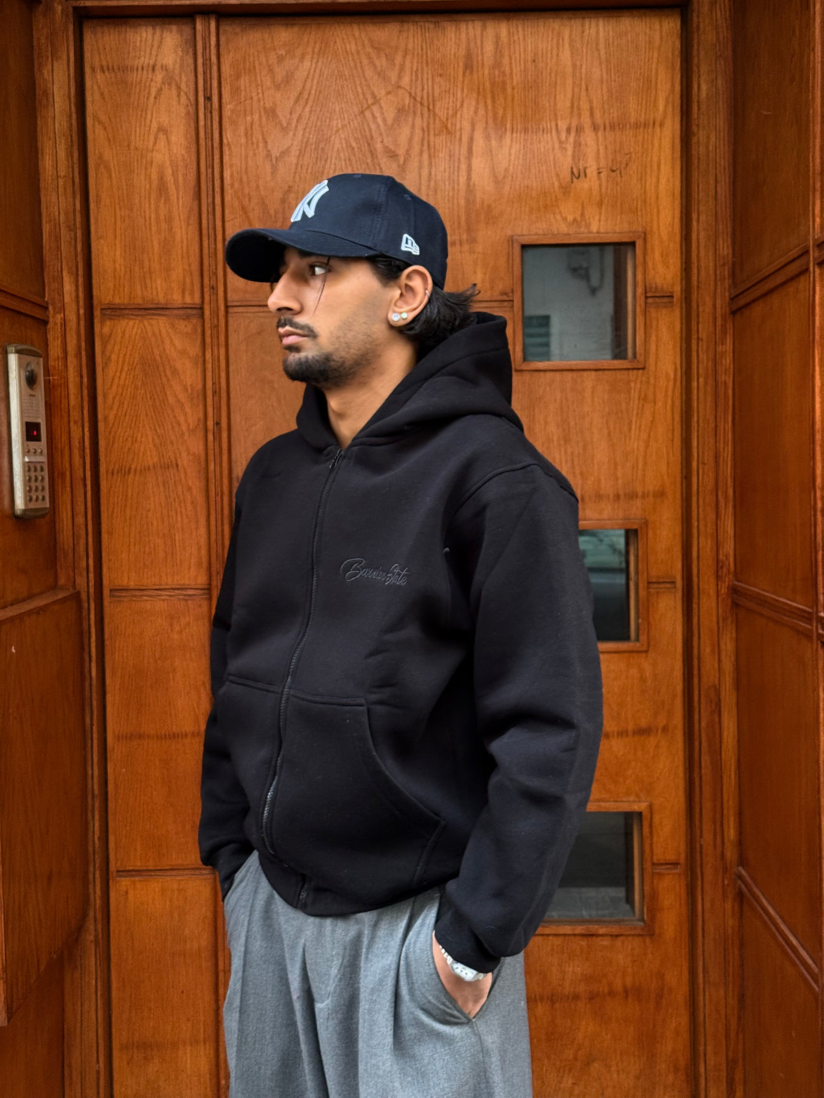 HOODIES ZIP BARRIER STATE BLACK BL