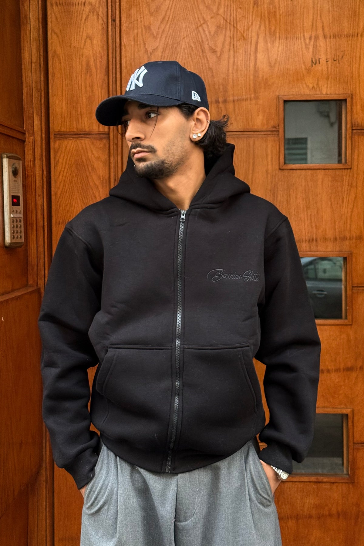 HOODIES ZIP BARRIER STATE BLACK BL