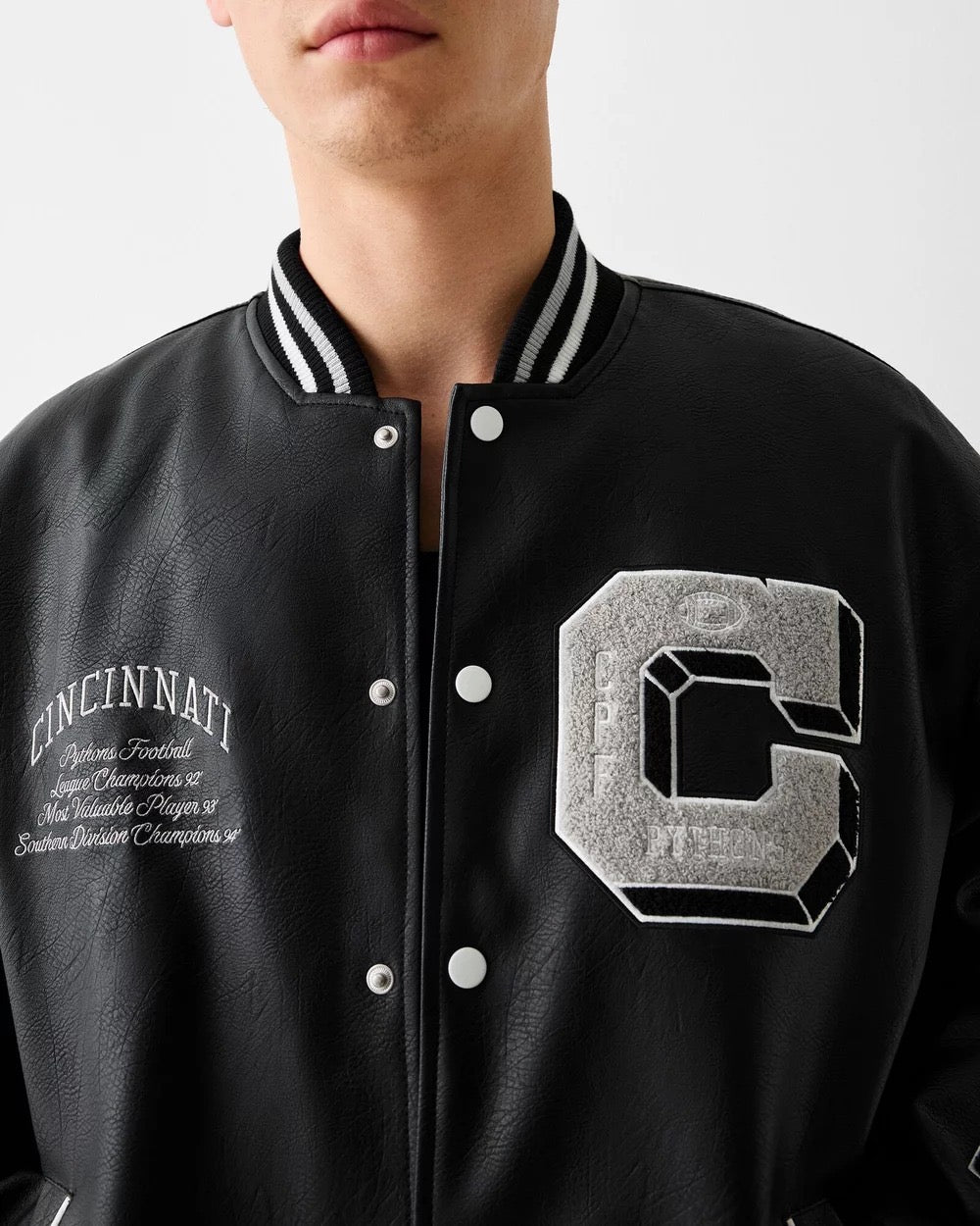 VARSITY BOMBER JACKET BLACK BERSHKA