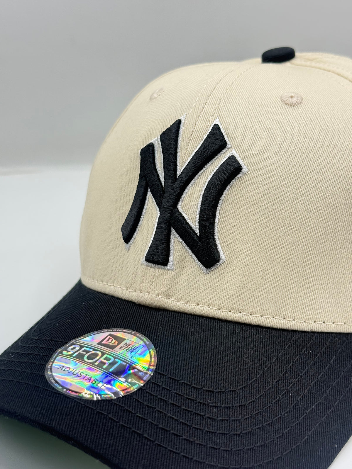 CAP NY BEIGE NOIR