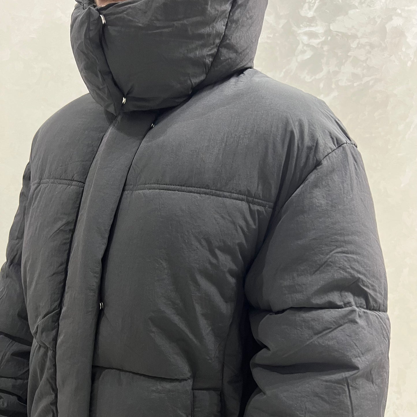 PUFFER NOIR AVEC CAPUCHE BERSHKA