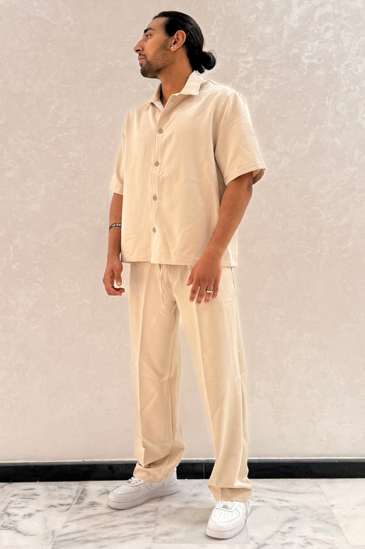 ENSEMBLE AVEC CHEMISE BEIGE