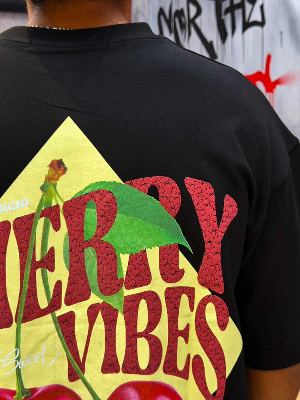 T-SHIRT CHERRY VIBES BLACK