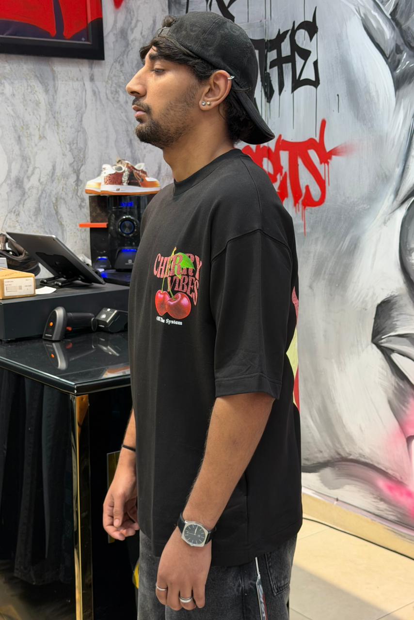 T-SHIRT CHERRY VIBES BLACK