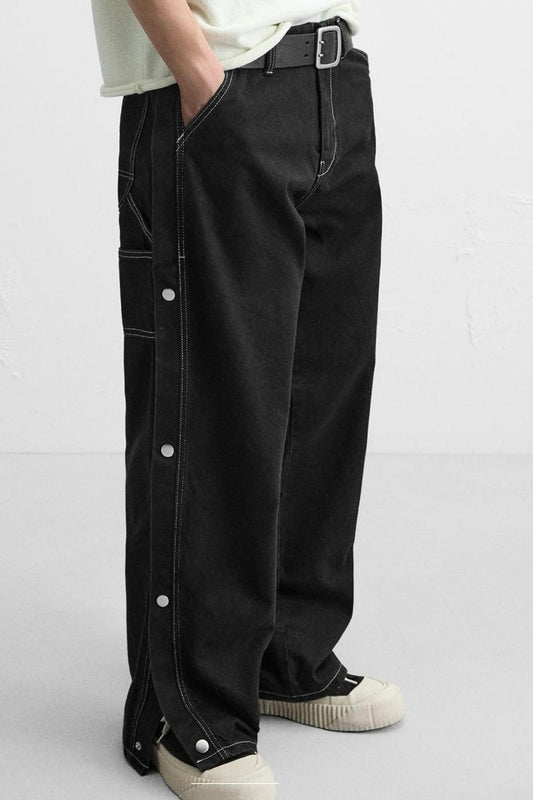 RELAXED FIT JEANS WITH BUTTONS