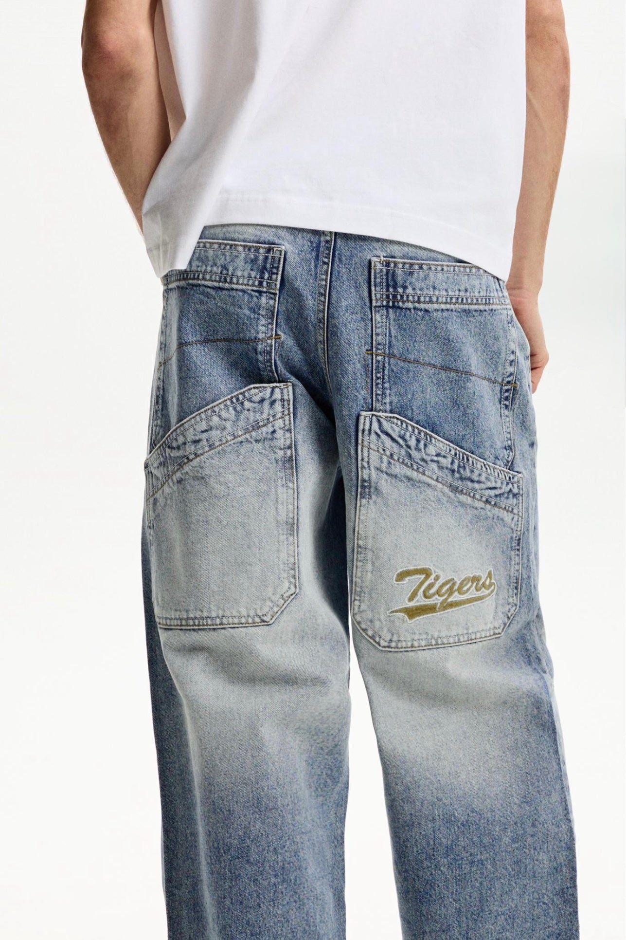 SUPPER BAGGY JEANS TIGERS BERSHKA