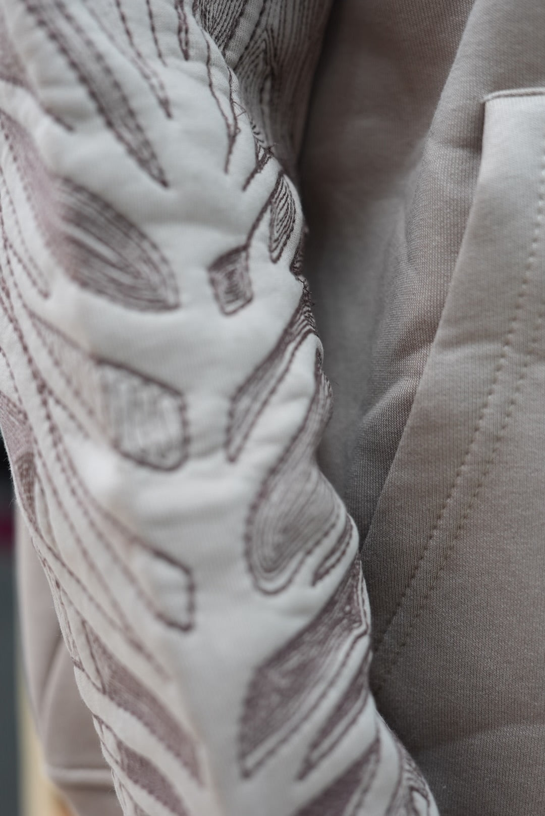 HOODIES I AM RESONSIBALE BEIGE swe25007