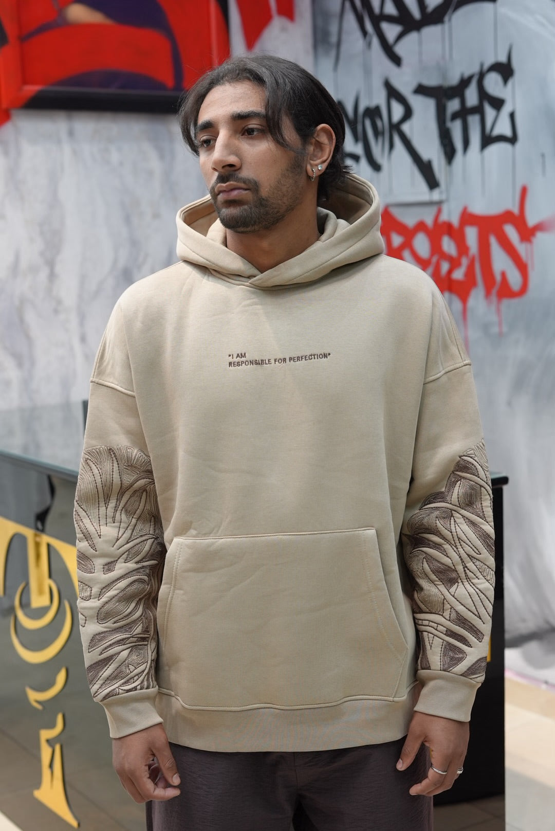 HOODIES I AM RESONSIBALE BEIGE swe25007