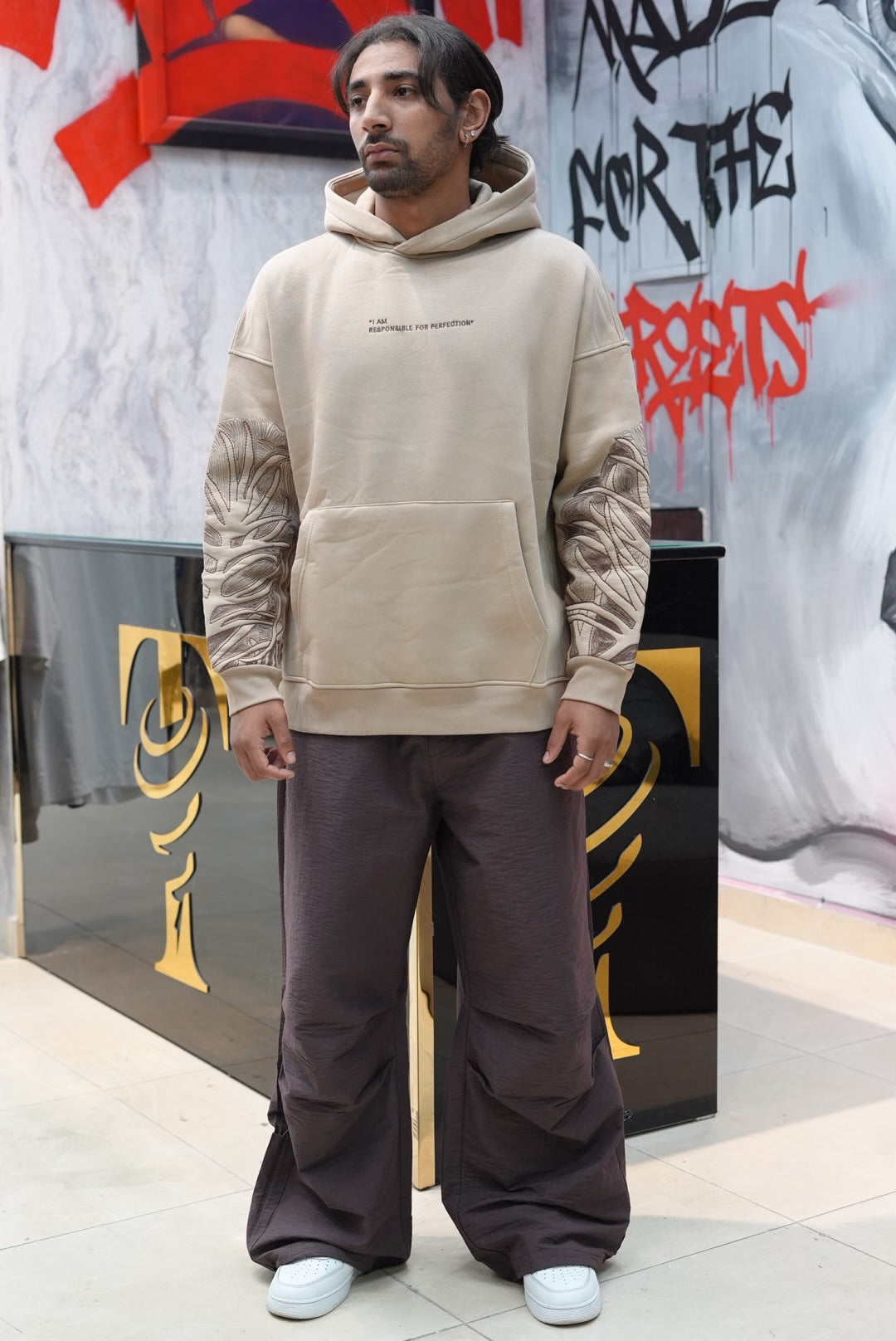 HOODIES I AM RESONSIBALE BEIGE swe25007
