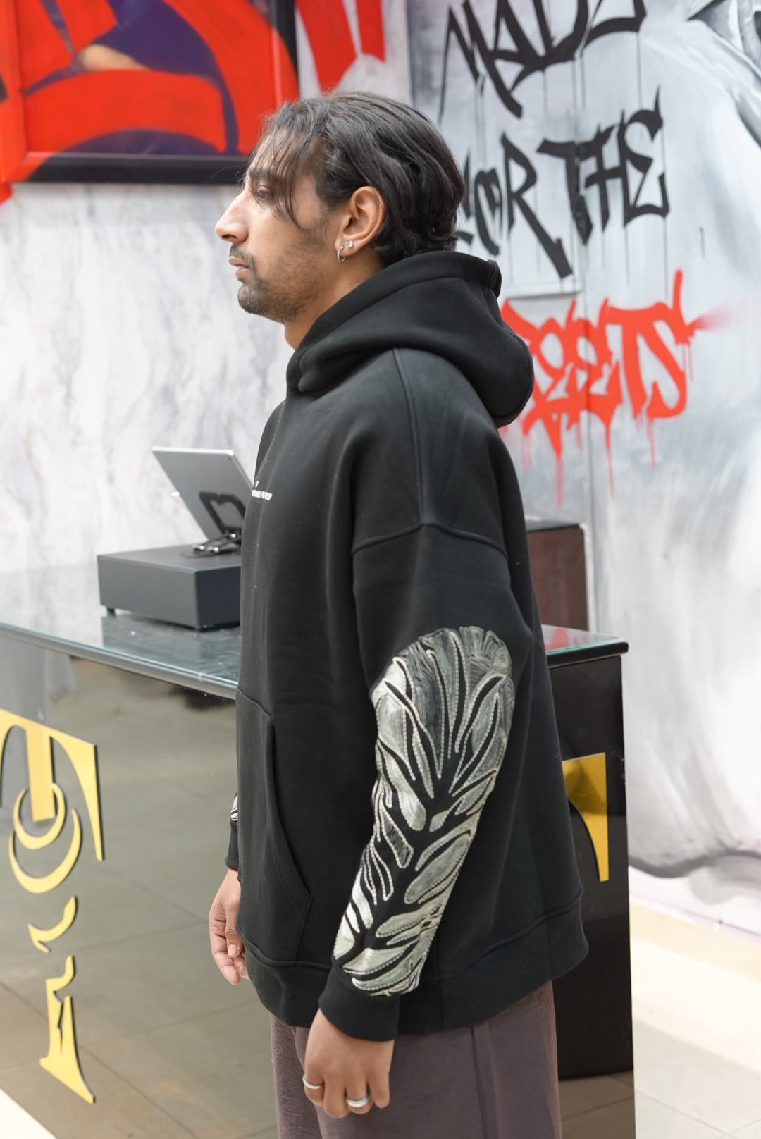 HOODIES I AM RESONSIBALE BLACK swe25007