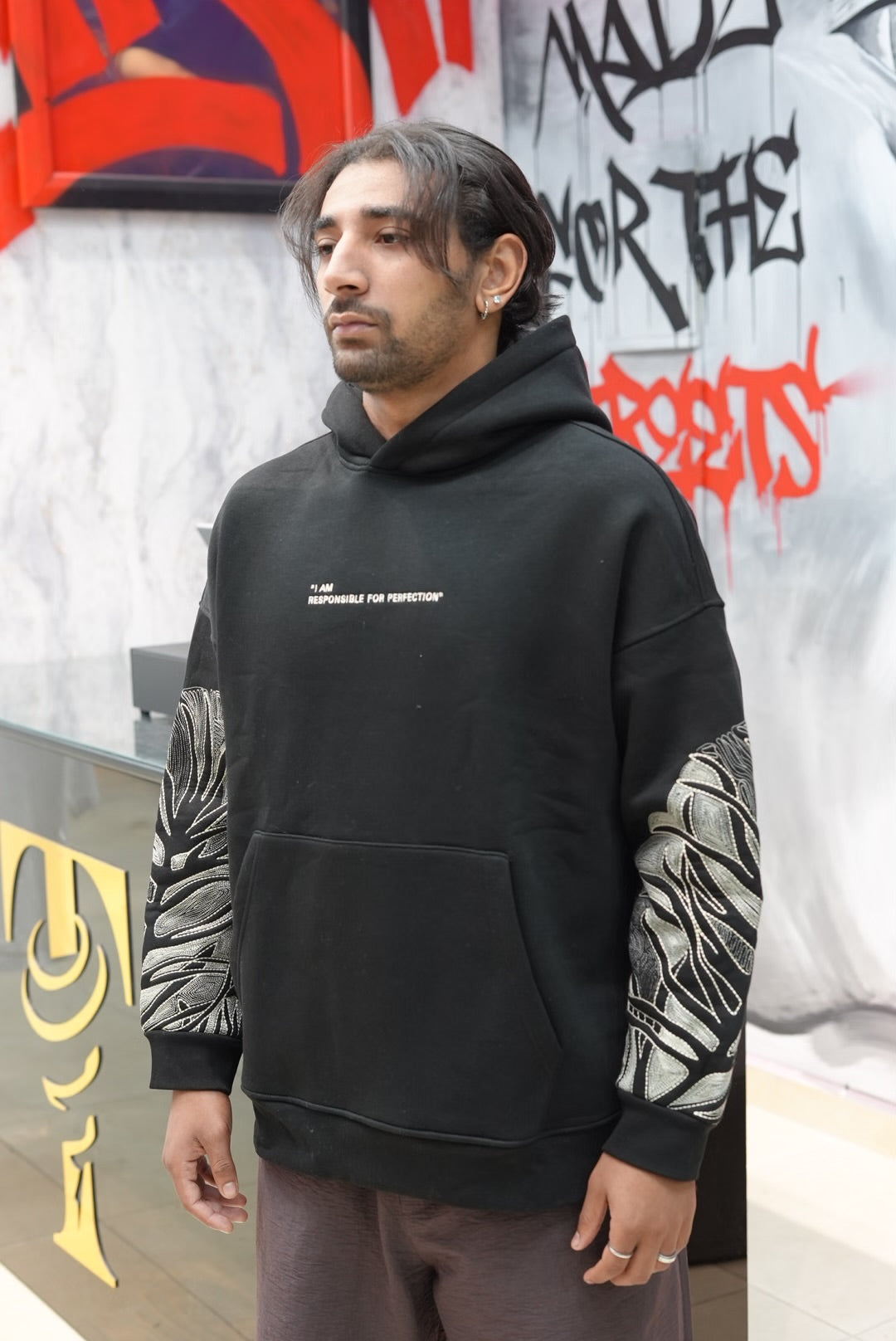 HOODIES I AM RESONSIBALE BLACK swe25007